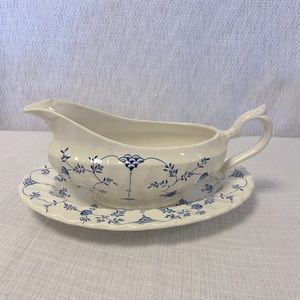 Vintage Staffordshire Myott Finlandia England Gravy Boat and Dish